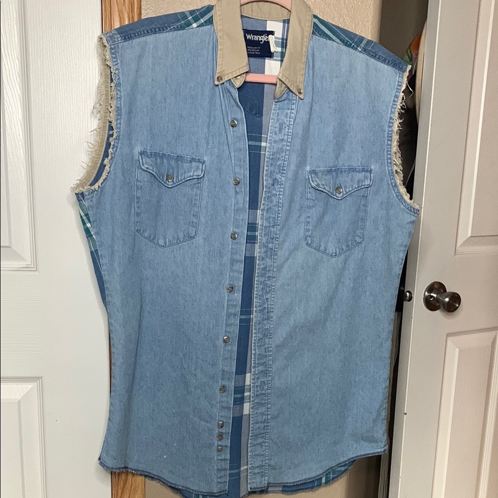 WRANGLER Vintage Denim Plaid Sleeveless Summer Work Button Down Shirt - Picture 2 of 6